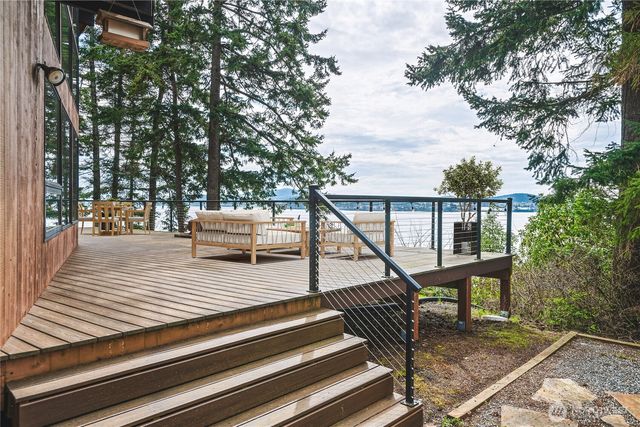7616 Cypress Way, Anacortes, WA 98221