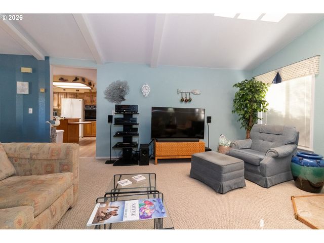 136 43RD Way, Florence, OR 97439