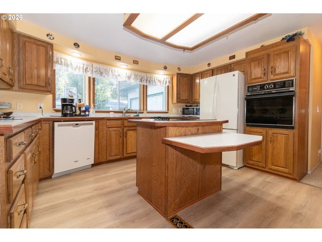 136 43RD Way, Florence, OR 97439