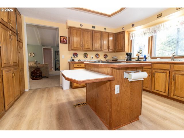 136 43RD Way, Florence, OR 97439