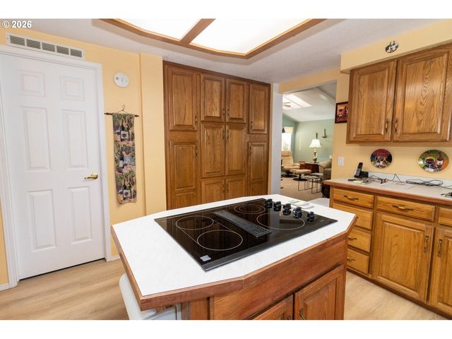 136 43RD Way, Florence, OR 97439