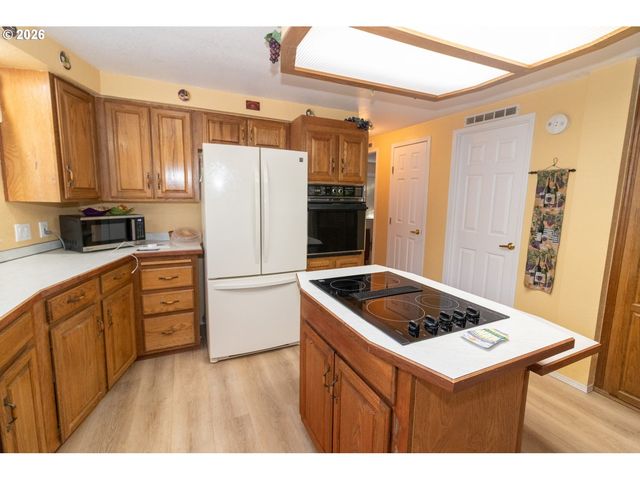 136 43RD Way, Florence, OR 97439