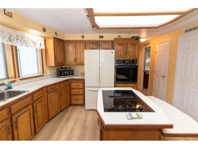 136 43RD Way, Florence, OR 97439