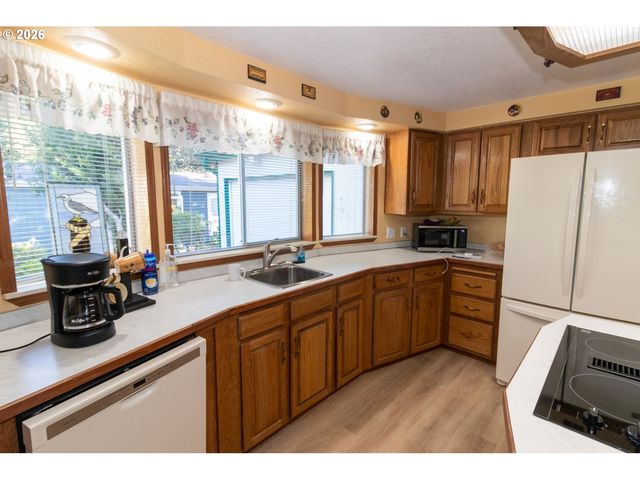 136 43RD Way, Florence, OR 97439