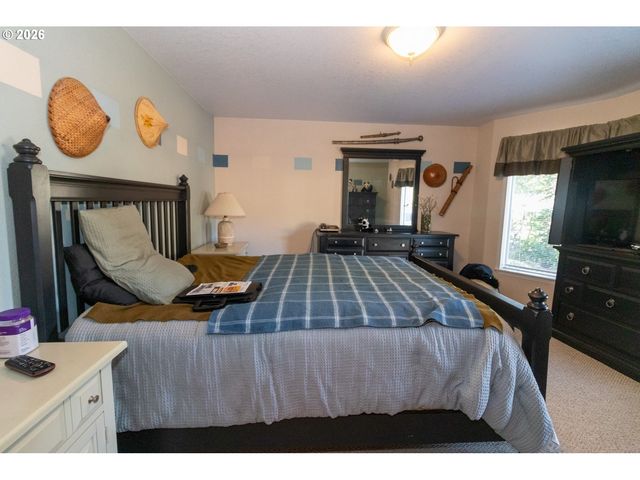 136 43RD Way, Florence, OR 97439