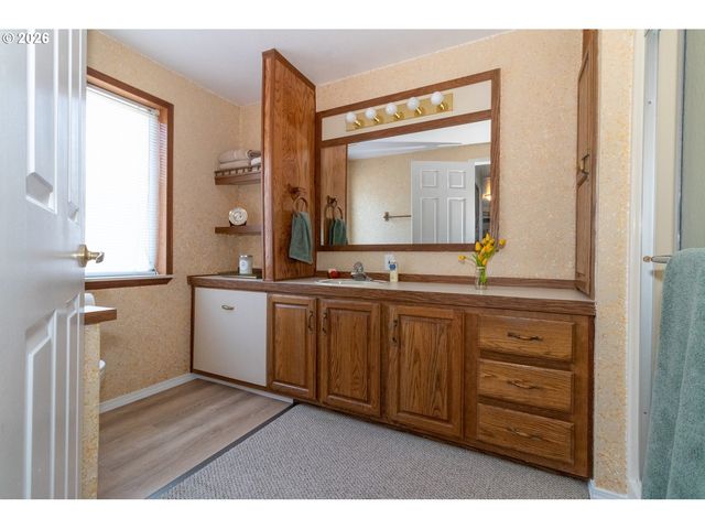 136 43RD Way, Florence, OR 97439