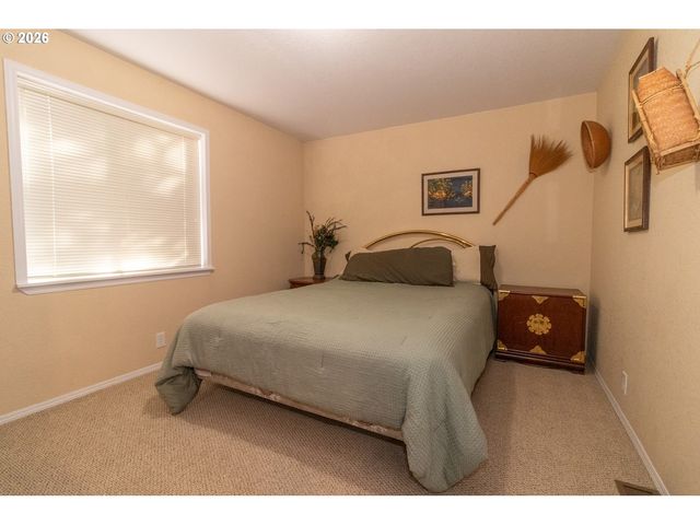 136 43RD Way, Florence, OR 97439