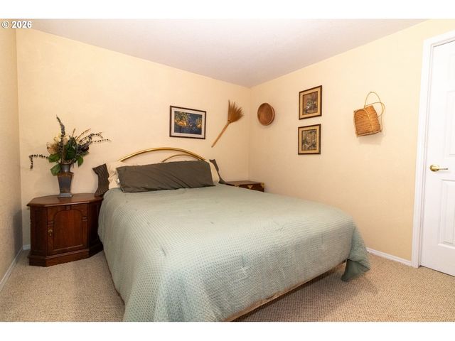 136 43RD Way, Florence, OR 97439