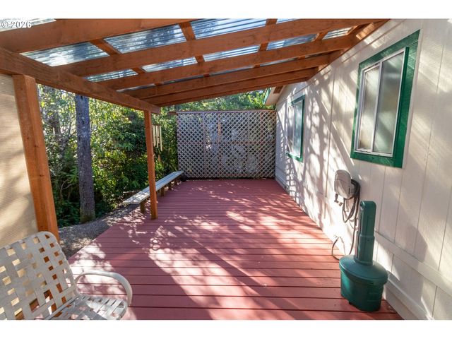 136 43RD Way, Florence, OR 97439