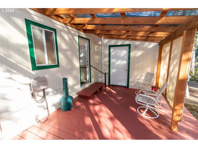 136 43RD Way, Florence, OR 97439