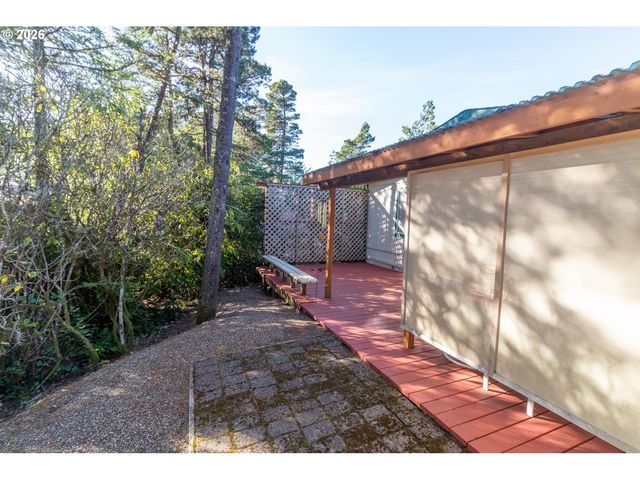 136 43RD Way, Florence, OR 97439