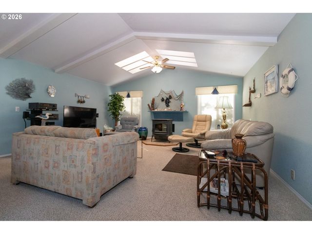 136 43RD Way, Florence, OR 97439