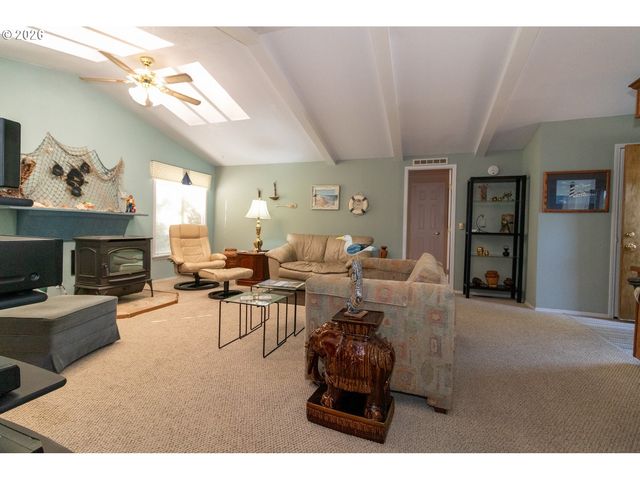 136 43RD Way, Florence, OR 97439