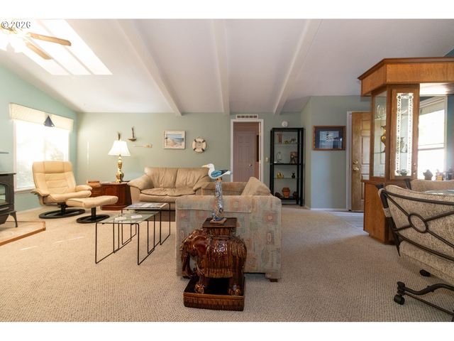 136 43RD Way, Florence, OR 97439