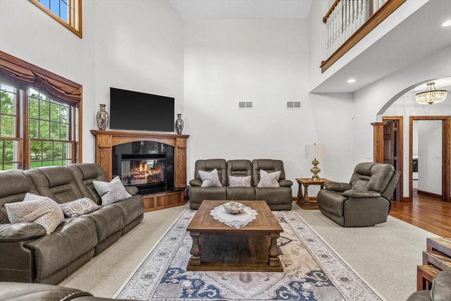 155 St. James CIRCLE, Union Grove, WI 53182