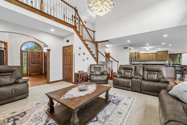 155 St. James CIRCLE, Union Grove, WI 53182