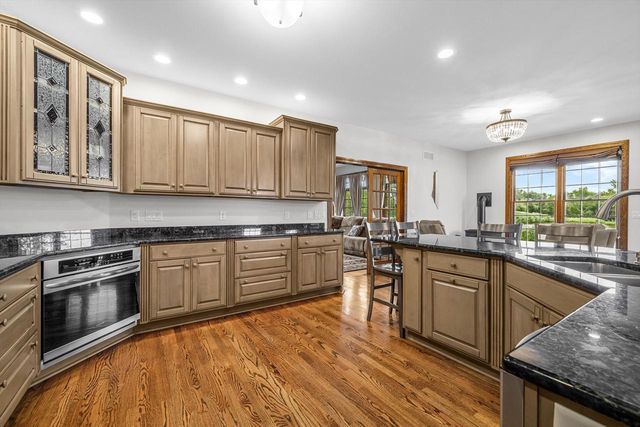 155 St. James CIRCLE, Union Grove, WI 53182