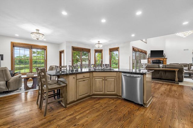 155 St. James CIRCLE, Union Grove, WI 53182