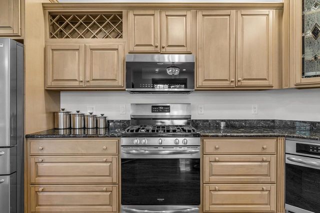 155 St. James CIRCLE, Union Grove, WI 53182