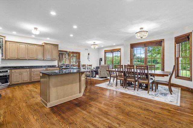 155 St. James CIRCLE, Union Grove, WI 53182