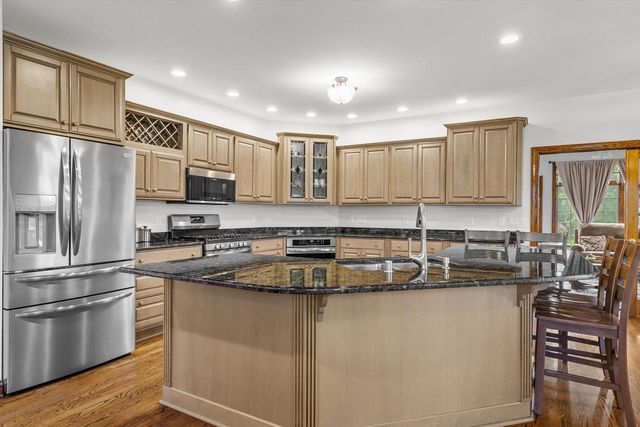 155 St. James CIRCLE, Union Grove, WI 53182