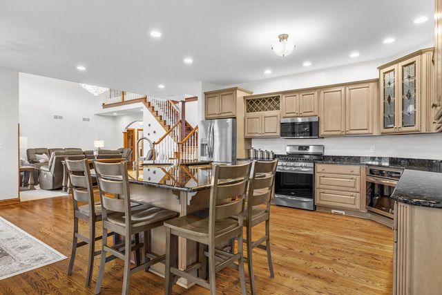 155 St. James CIRCLE, Union Grove, WI 53182