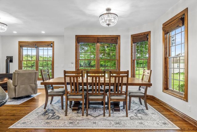155 St. James CIRCLE, Union Grove, WI 53182