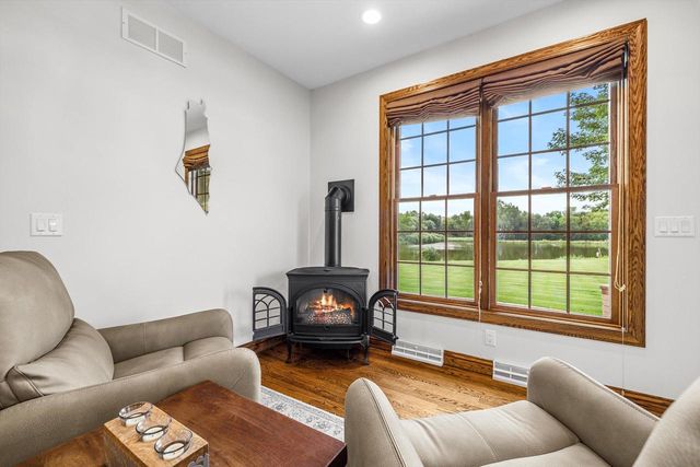 155 St. James CIRCLE, Union Grove, WI 53182