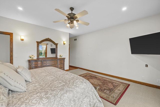 155 St. James CIRCLE, Union Grove, WI 53182