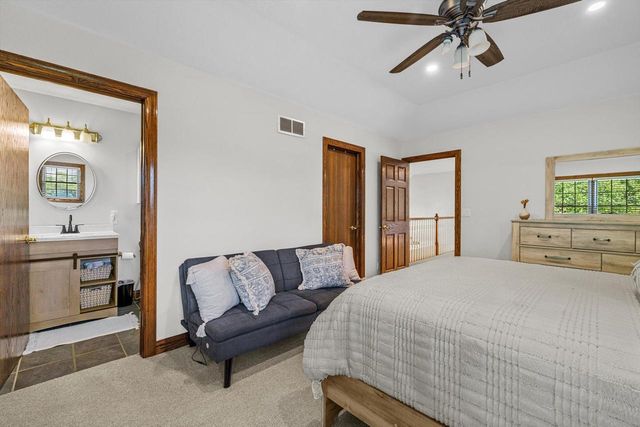 155 St. James CIRCLE, Union Grove, WI 53182