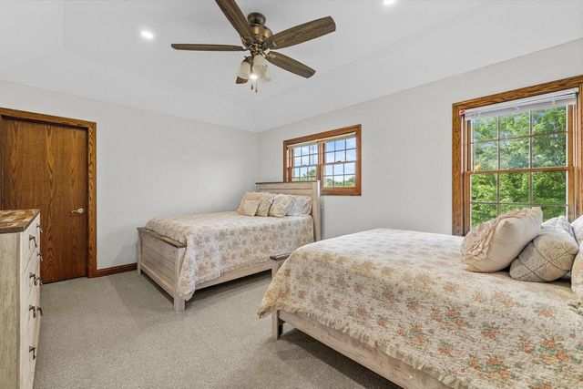 155 St. James CIRCLE, Union Grove, WI 53182