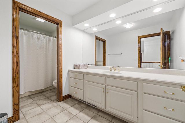 155 St. James CIRCLE, Union Grove, WI 53182