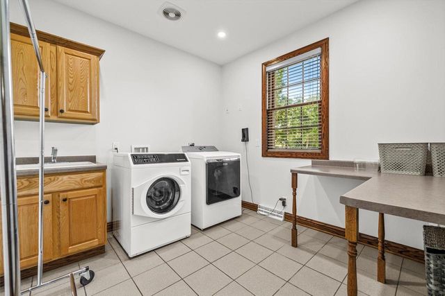 155 St. James CIRCLE, Union Grove, WI 53182