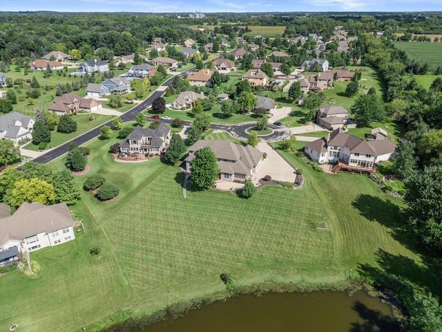 155 St. James CIRCLE, Union Grove, WI 53182