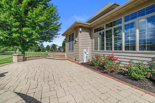155 St. James CIRCLE, Union Grove, WI 53182