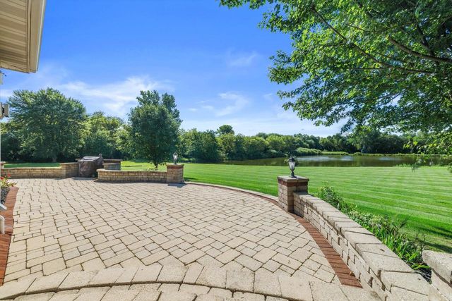 155 St. James CIRCLE, Union Grove, WI 53182