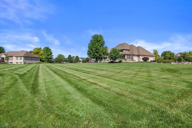 155 St. James CIRCLE, Union Grove, WI 53182