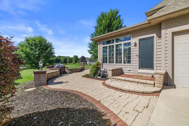 155 St. James CIRCLE, Union Grove, WI 53182