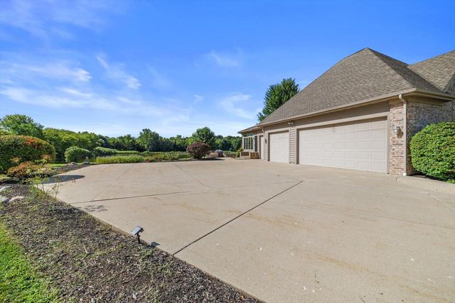 155 St. James CIRCLE, Union Grove, WI 53182