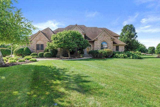 155 St. James CIRCLE, Union Grove, WI 53182