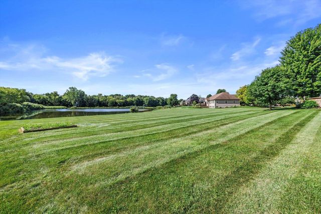 155 St. James CIRCLE, Union Grove, WI 53182
