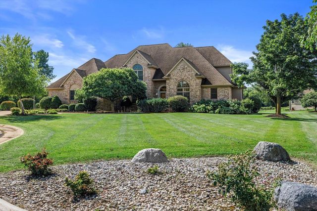 155 St. James CIRCLE, Union Grove, WI 53182