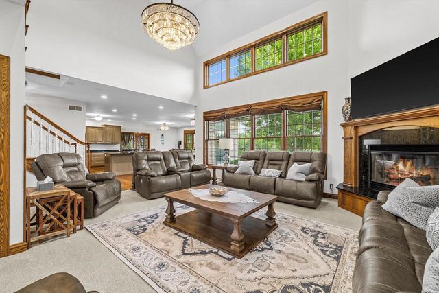 155 St. James CIRCLE, Union Grove, WI 53182
