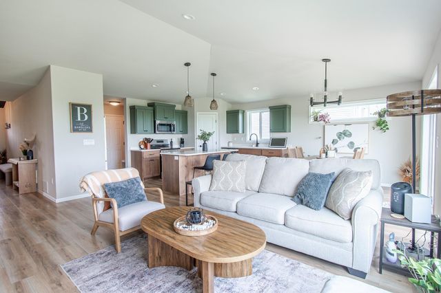 418 Lionheart Drive, Horace, ND 58047