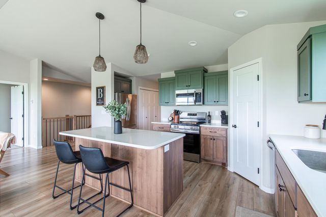 418 Lionheart Drive, Horace, ND 58047