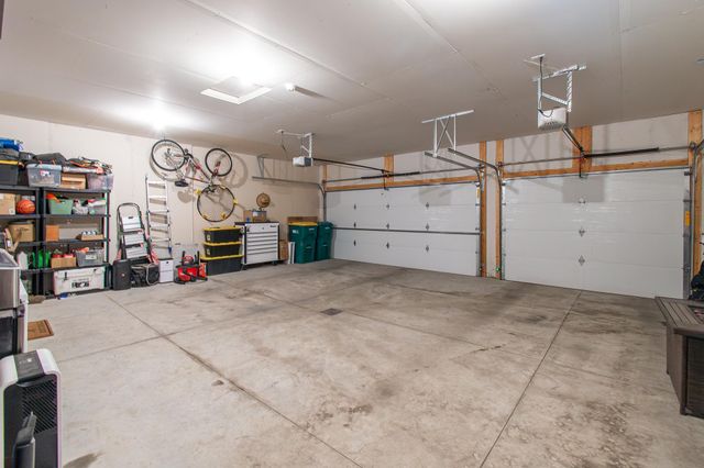 418 Lionheart Drive, Horace, ND 58047