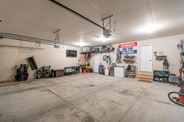 418 Lionheart Drive, Horace, ND 58047