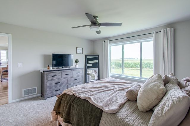 418 Lionheart Drive, Horace, ND 58047