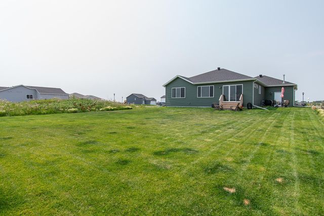418 Lionheart Drive, Horace, ND 58047