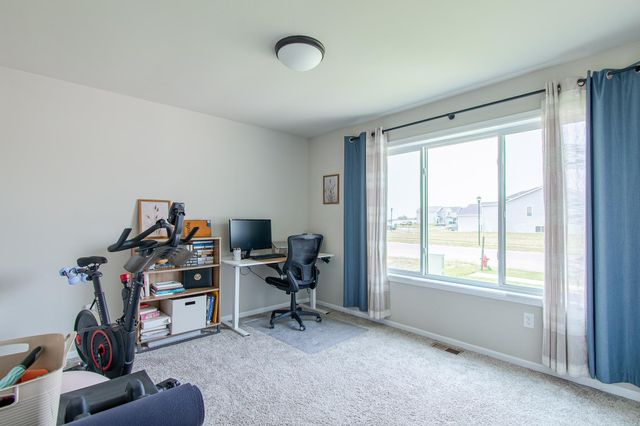 418 Lionheart Drive, Horace, ND 58047